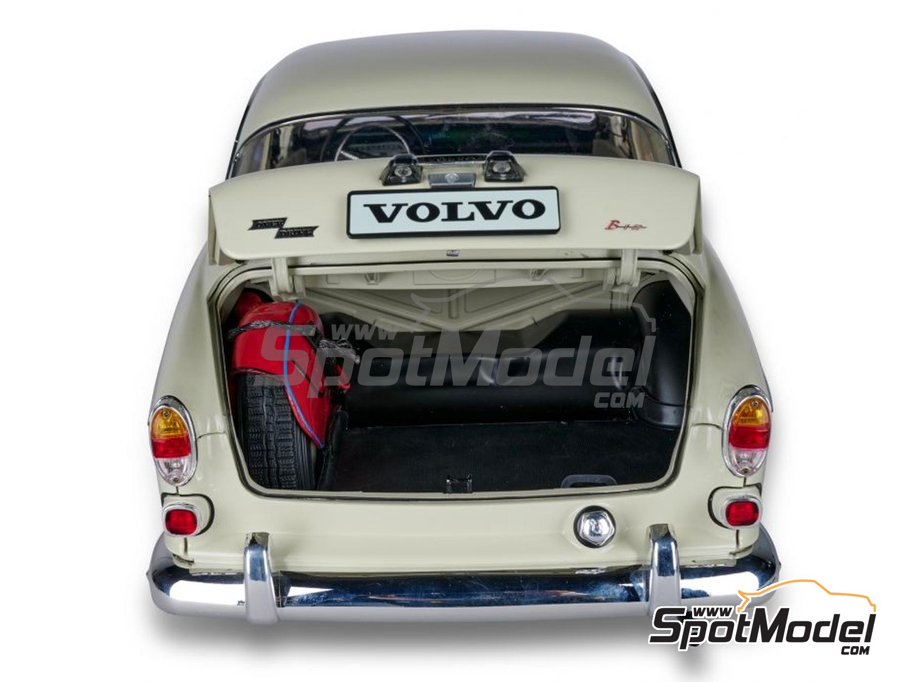 Ixo Collections IXC.VOL.FK: Car scale model kit 1/8 scale - Volvo
